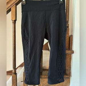 Lululemon black capri leggings